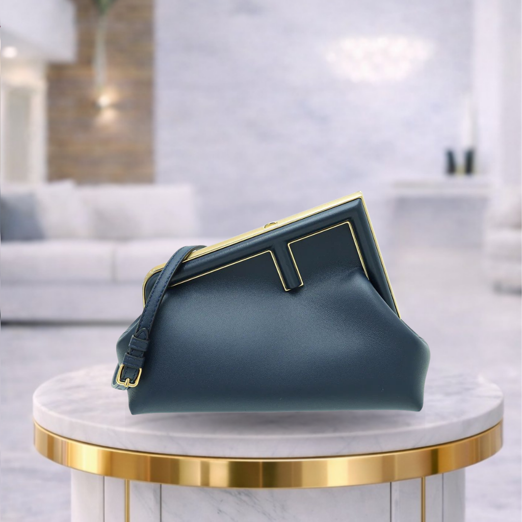 FENDI FIRST BAG MEDIUM NEGRA