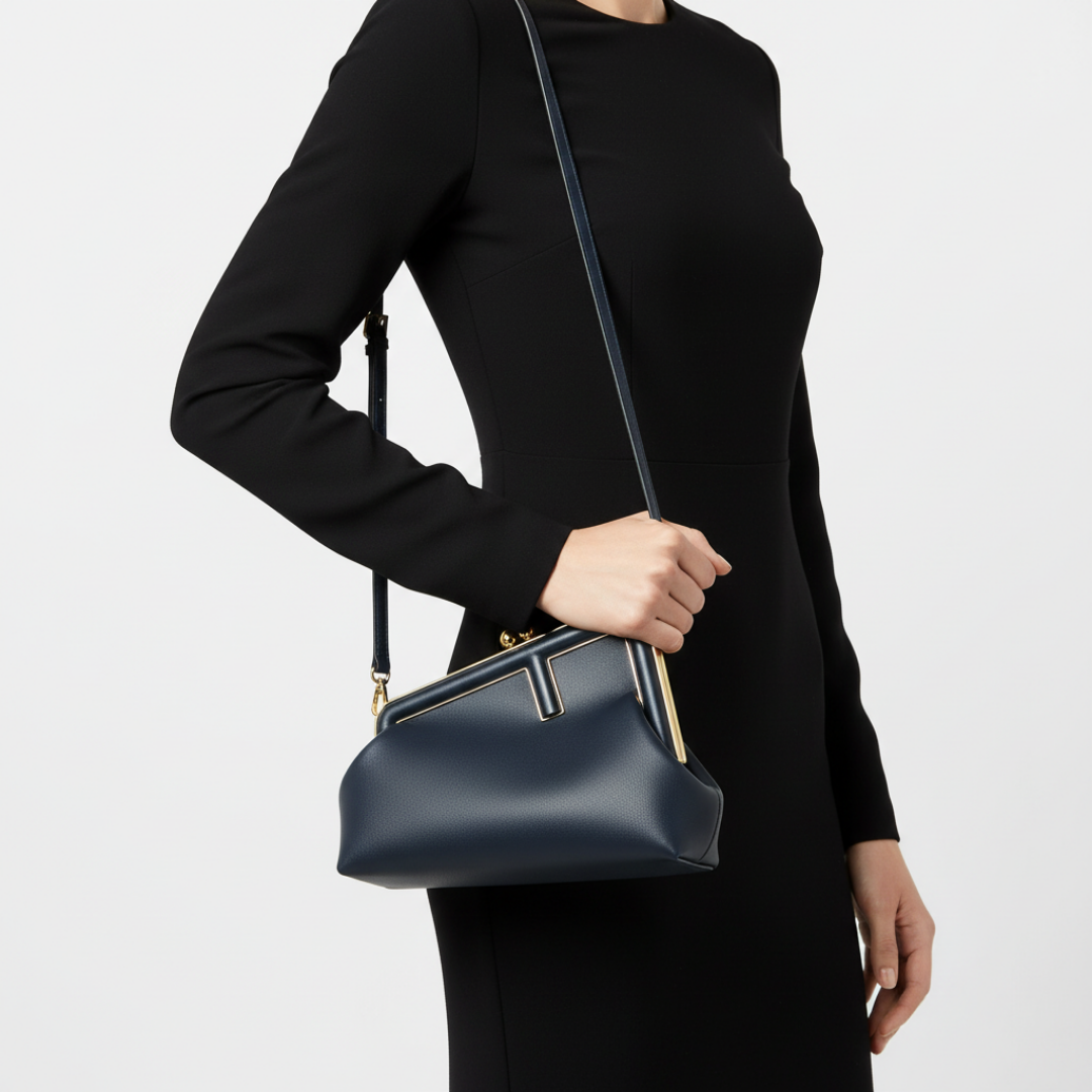 FENDI FIRST BAG MEDIUM NEGRA