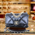 Chanel 19 Medium